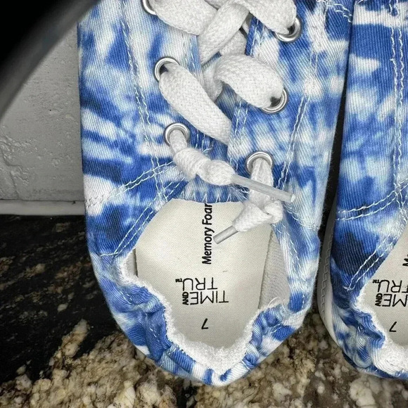 Time And Tru - Blue & White Tye Dye Woman's Shoes Size 7, NEW without Tags! - Picture 2 of 8
